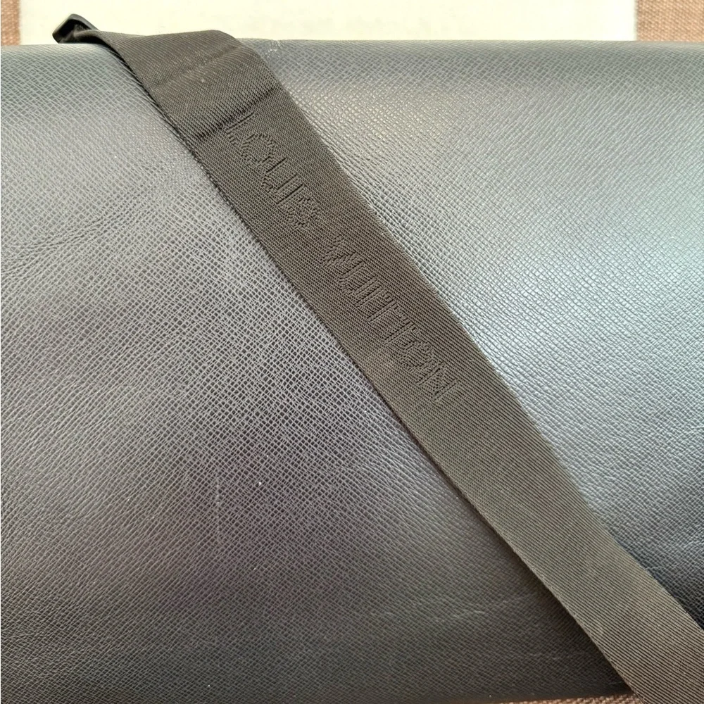 Authentic Louis Vuitton Viktor Messenger Bag M30142 black arsoise unisex